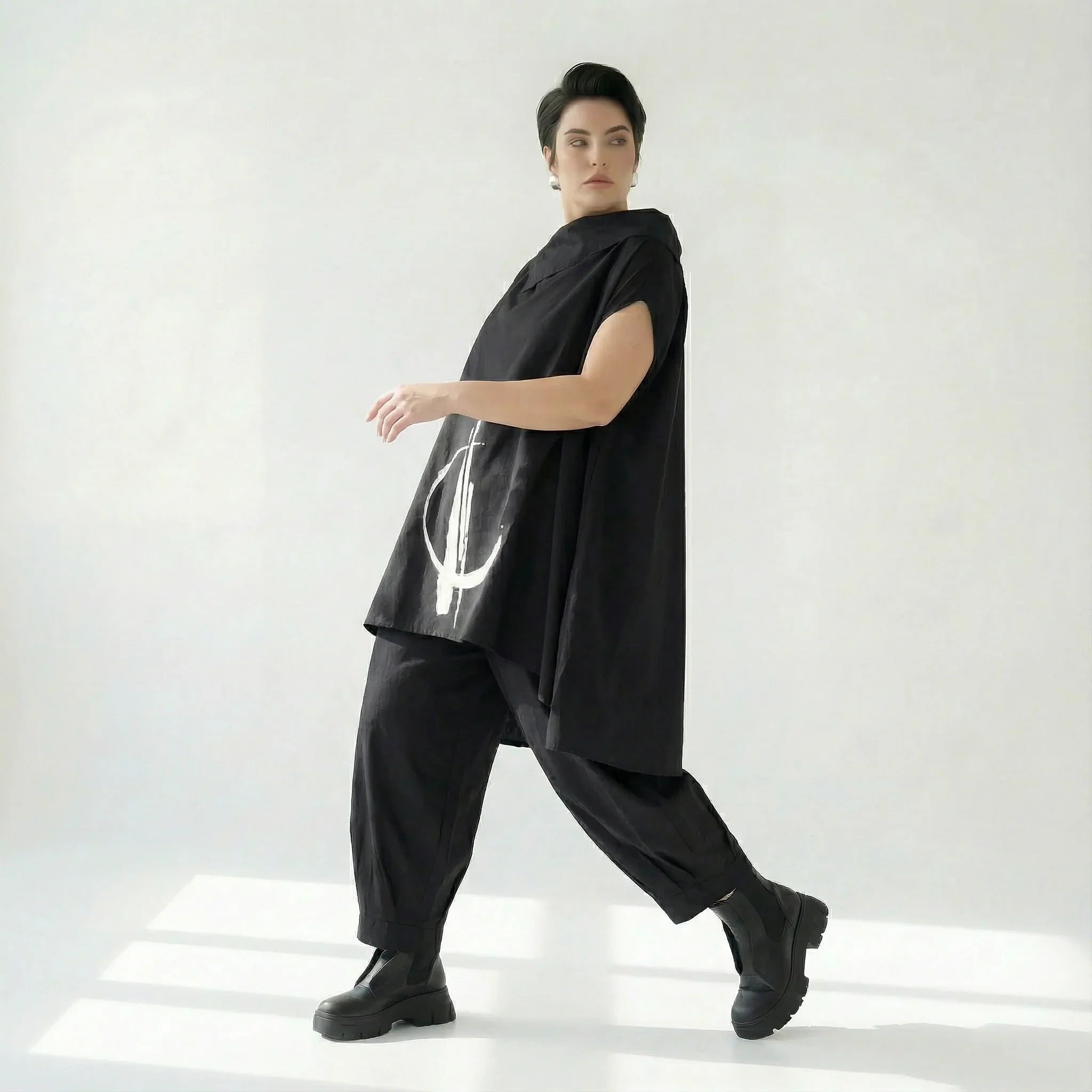 Damen Oversize-Shirt Schwarz Caraclan mit Print, weiter Kragen, Modal-Mix, EU 38/50 – Avantgarde Lagenlook, Made in Turkey