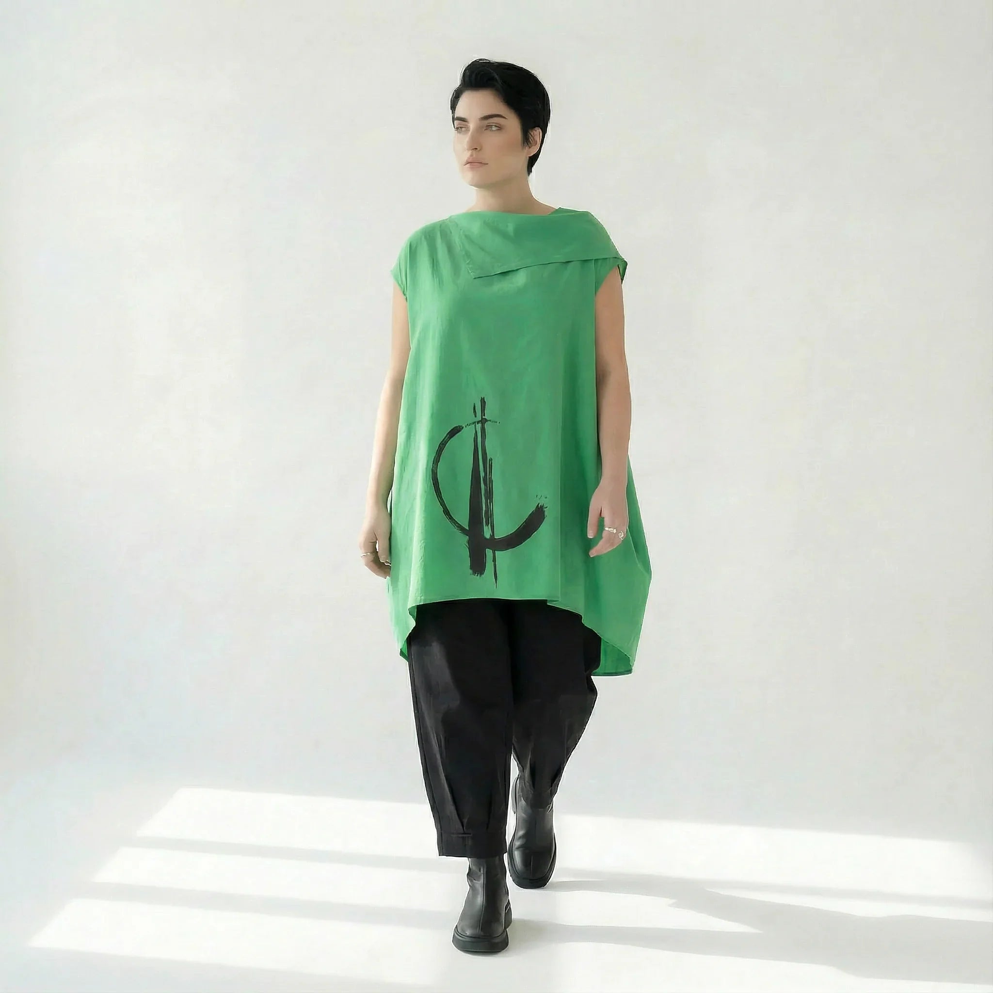 Damen Oversize-Shirt Grün Caraclan mit Print, weiter Kragen, Modal-Mix, EU 38/50 – Avantgarde Mode, Made in Turkey