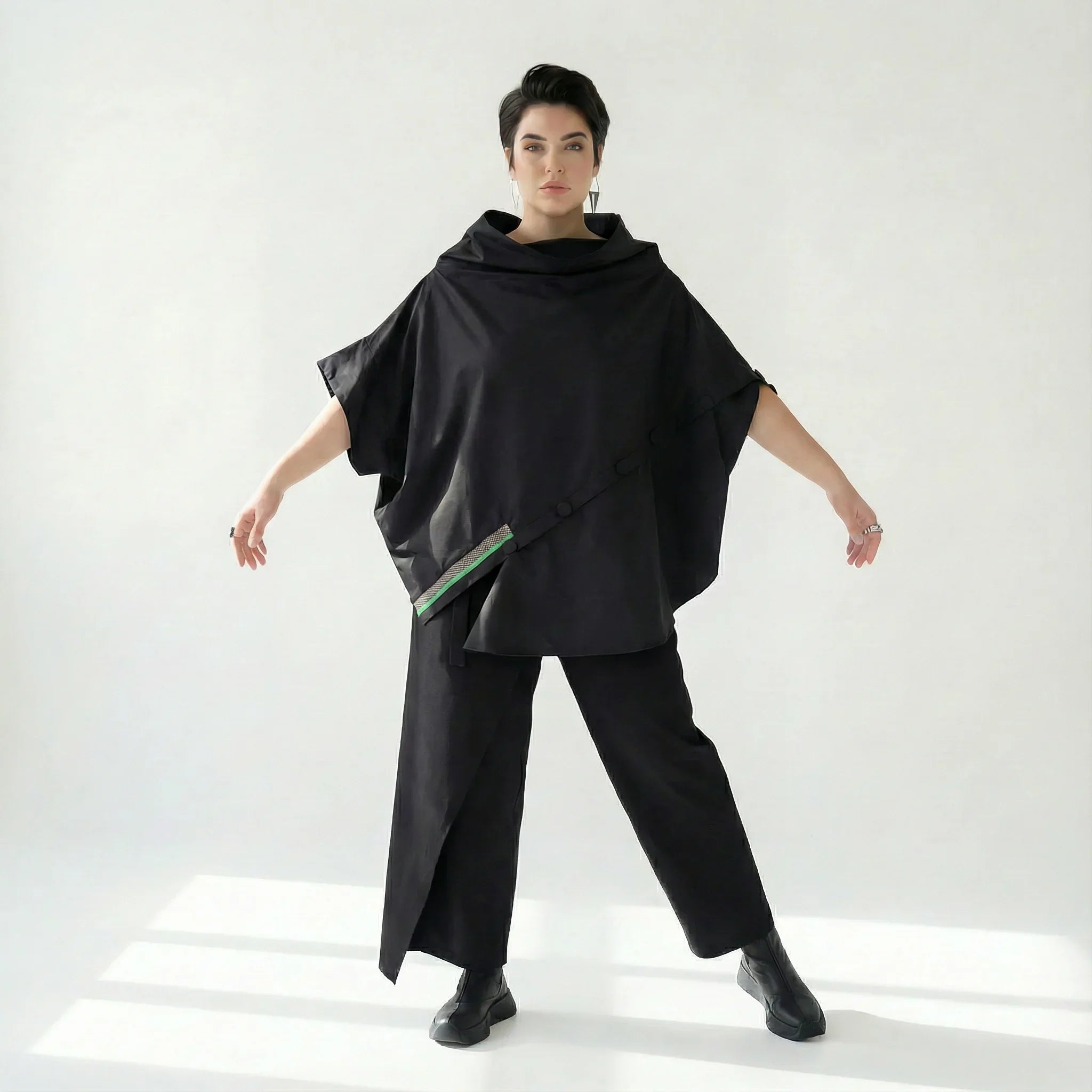 Caraclan Damen Oversize-Bluse Schwarz mit Knopfleiste & grünem Akzent – EU 38/44 bis EU 44/50