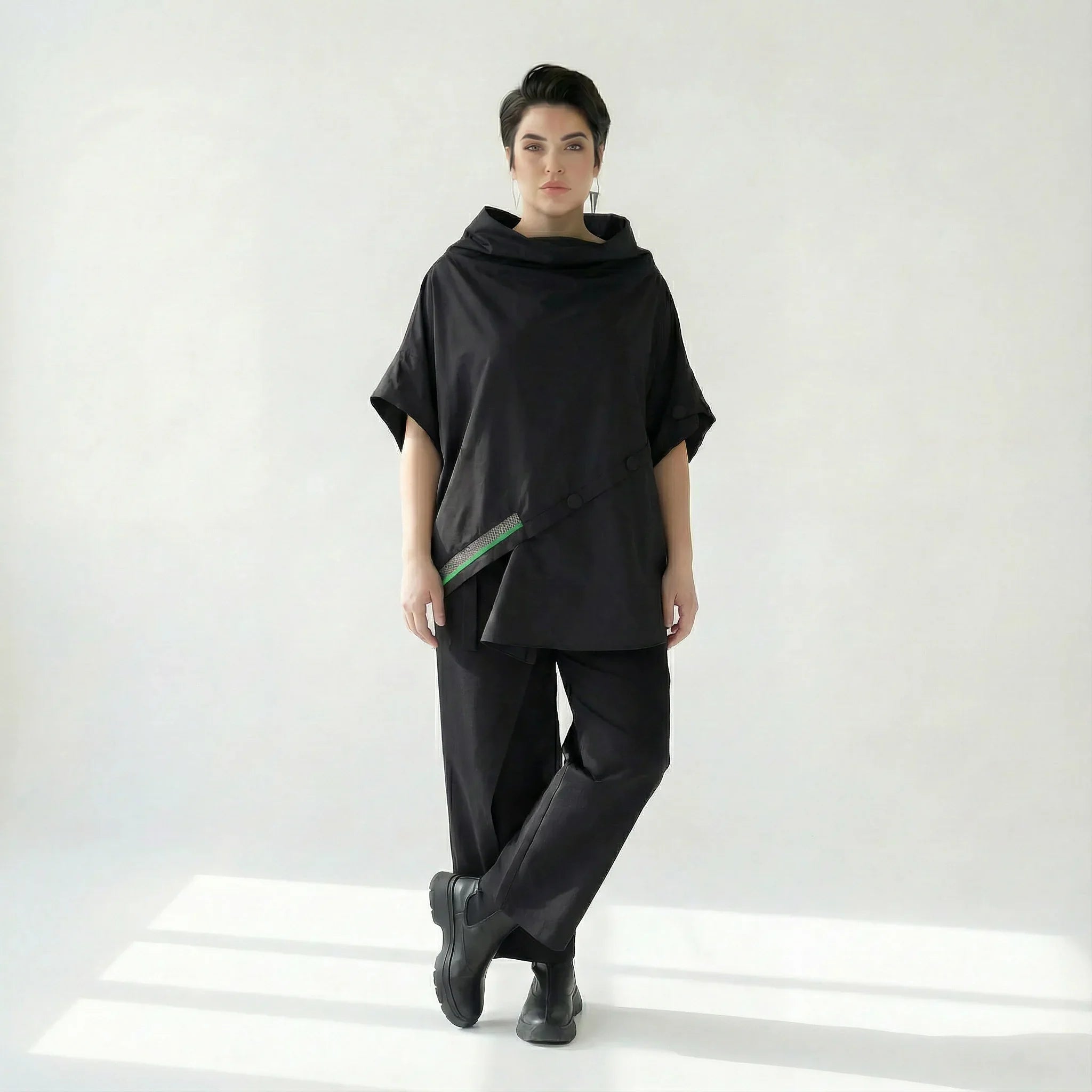 Caraclan Damen Oversize-Bluse Schwarz mit Knopfleiste & grünem Akzent – EU 38/44 bis EU 44/50