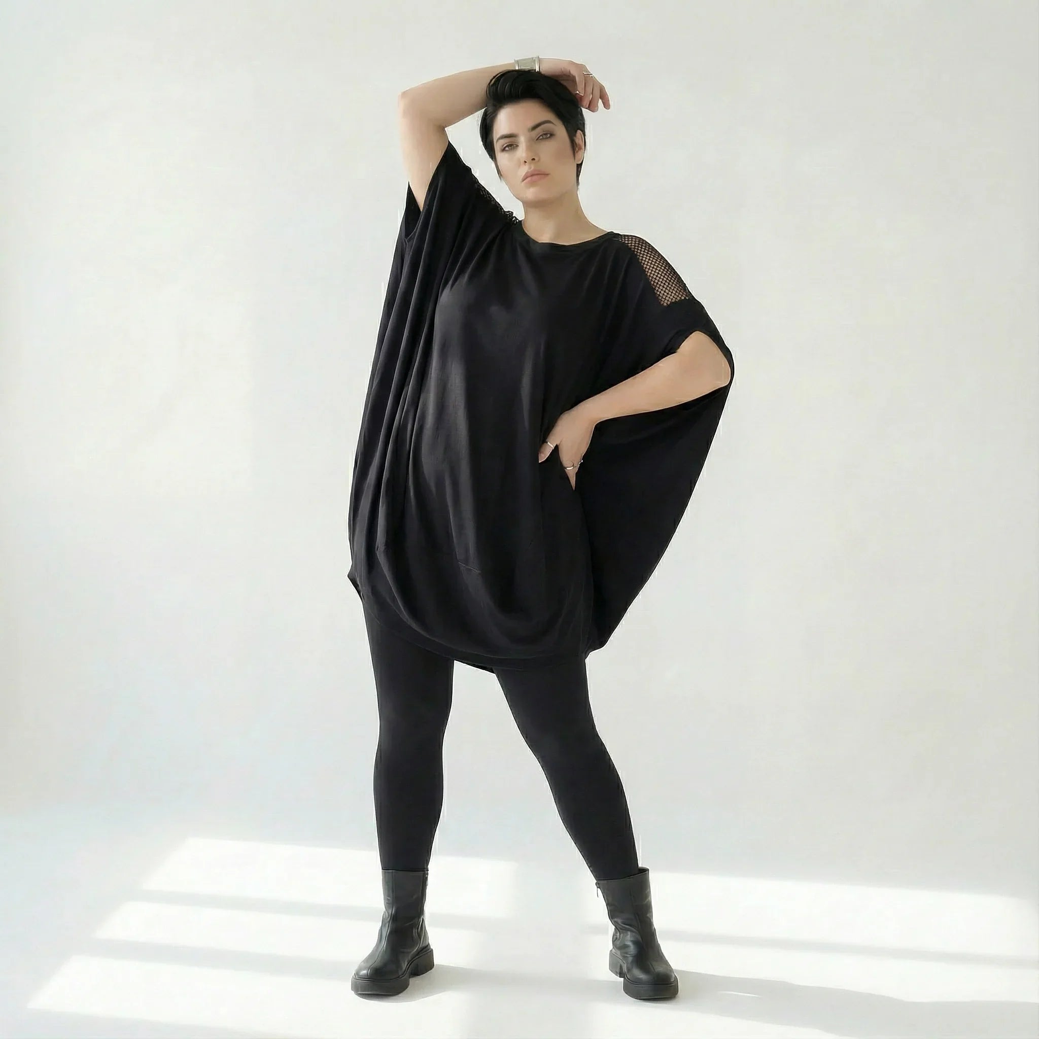 Damen Oversize-Tunika Schwarz von Caraclan aus Viskose mit Netzdetails, Gr. EU 38/50, Avantgarde, Lagenlook, Made in Türkei