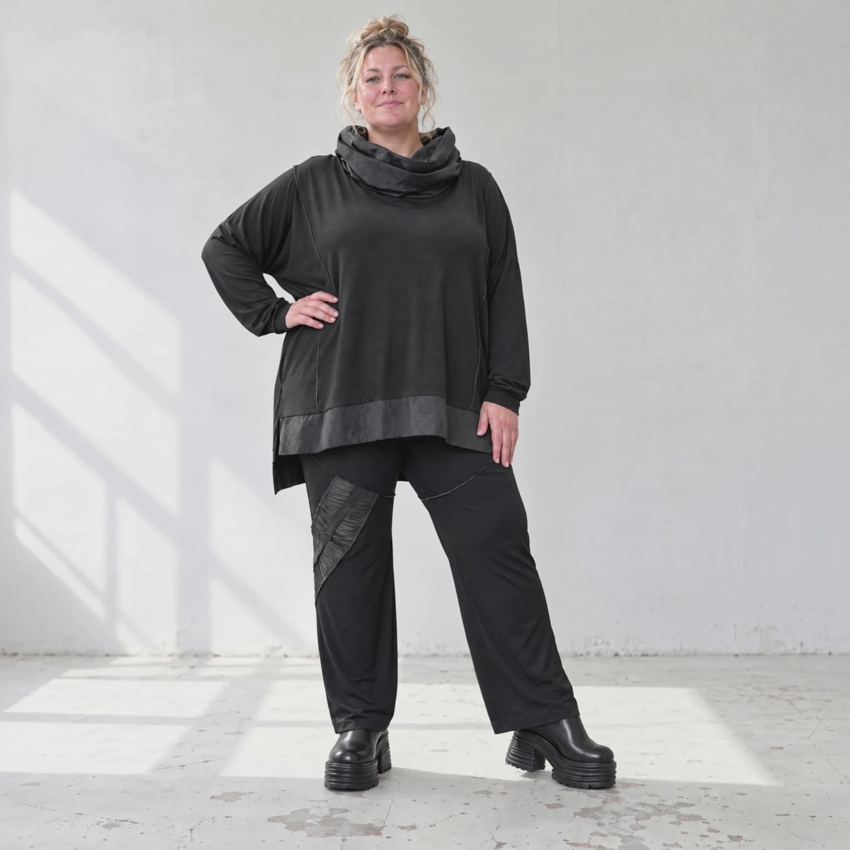 Winterhose aus Stretchjersey mit geradem Bein elastischem Bund und Overlocknahtdetail