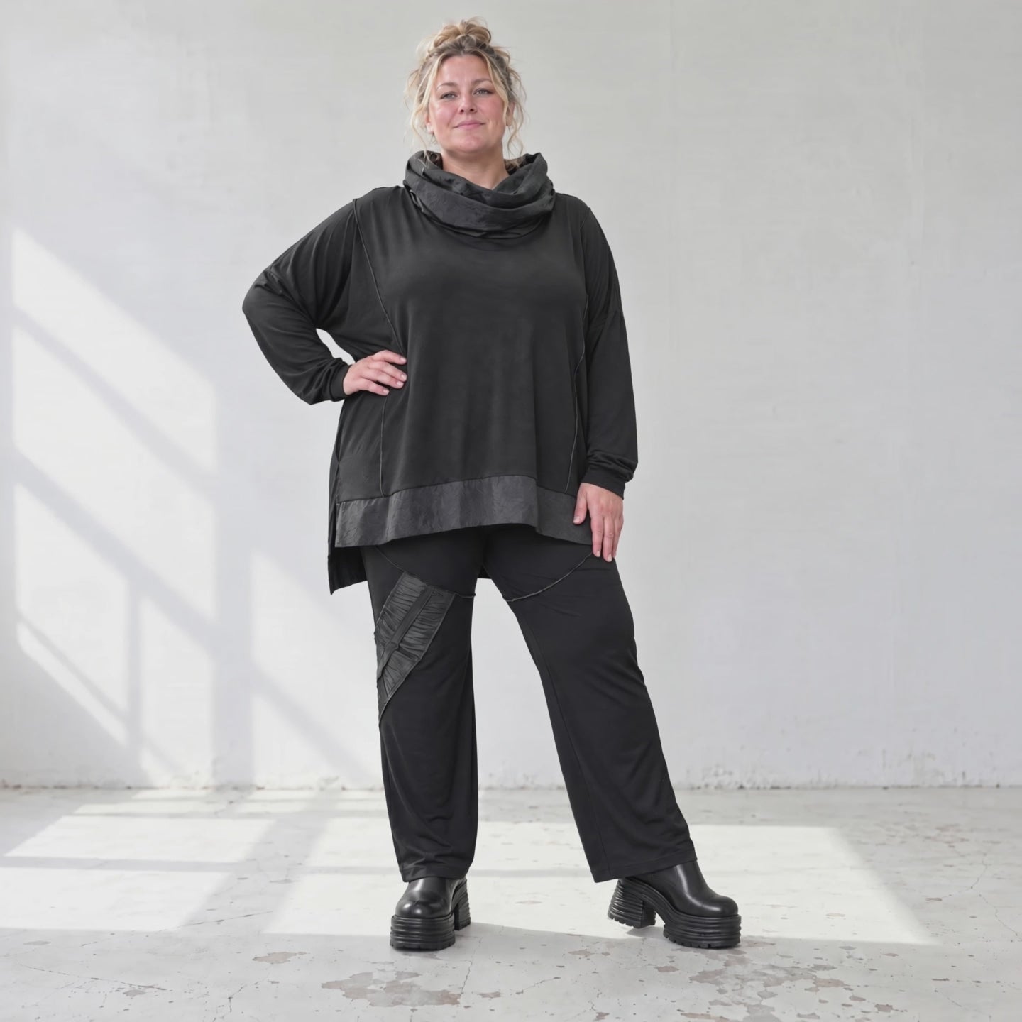Winterhose aus Stretchjersey mit geradem Bein elastischem Bund und Overlocknahtdetail