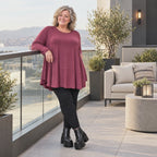 Bequemes Langarmshirt in sattem Bordeaux aus weichem Modal Stretch mit gerundeter Form