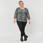 Italienisches Langarmshirt aus flauschigem Feinstrick in Schwarz/Weiß mit Rundhals