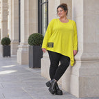 Langarmshirt in sonnigem Gelb aus weichem Stretchjersey mit asymmetrischem Zipfelsaum