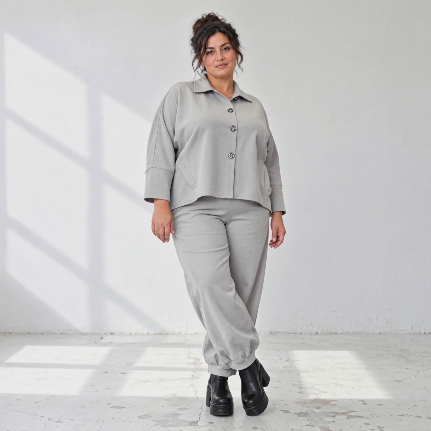 Graue Ballonjeans aus Stretchdenim in lockerer Form für bequemen lässigen Alltagslook
