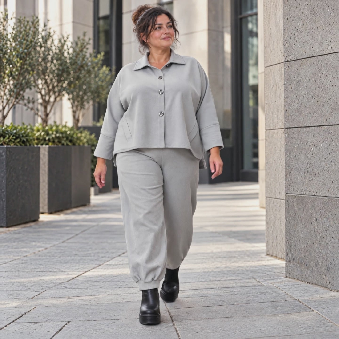 Graue Ballonjeans aus Stretchdenim in lockerer Form für bequemen lässigen Alltagslook