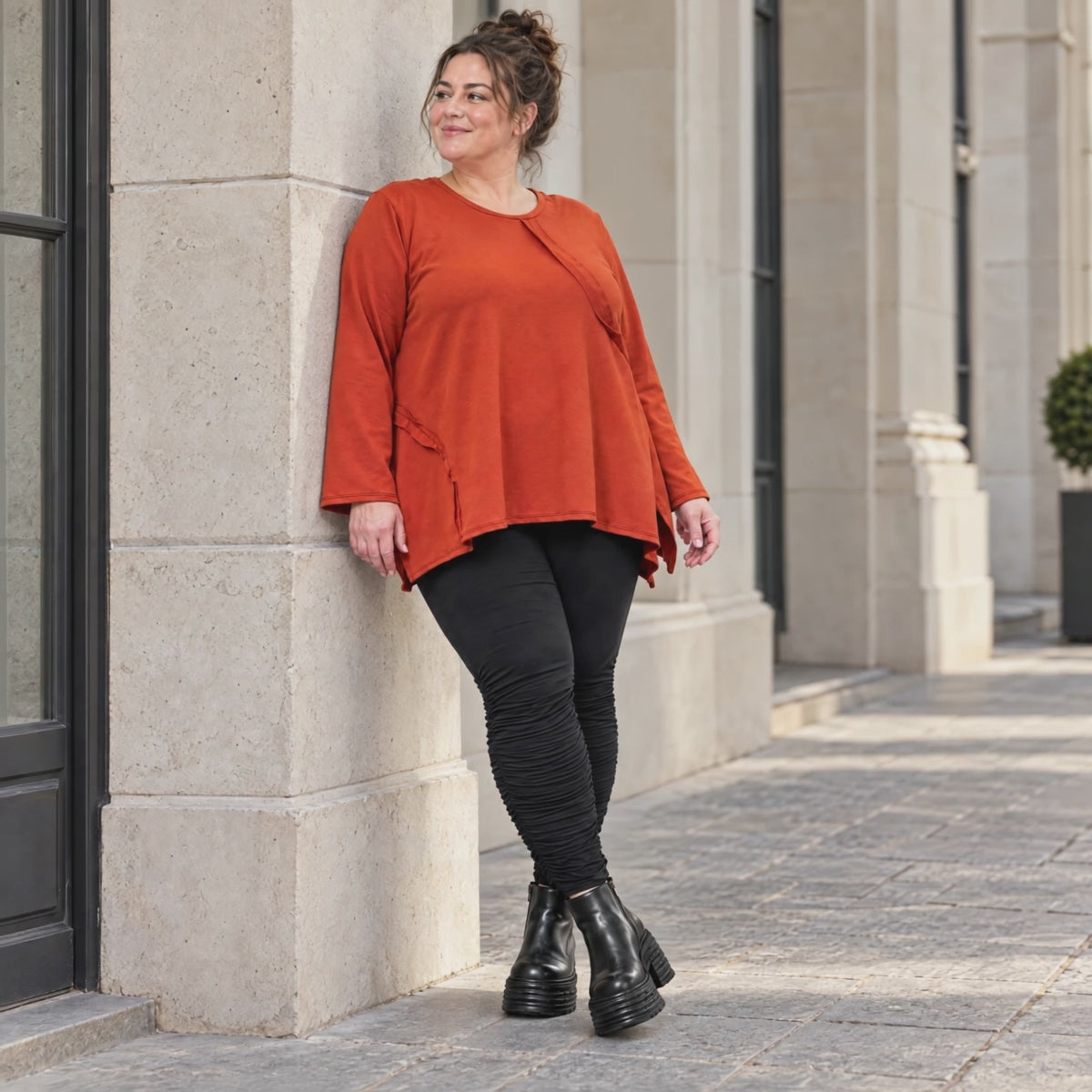 Langarmshirt in Orange mit Rundhalsausschnitt und fließender A-Linie aus Stretchjersey