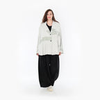 Oliveecru Jacquardjacke aus Viskose mit Stretch warmem Kragen und gerundetem Schnitt
