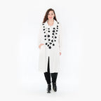 Weisse Viskosebluse in A-Form mit Kragen langen Ärmeln und Nahttaschen leger elegant