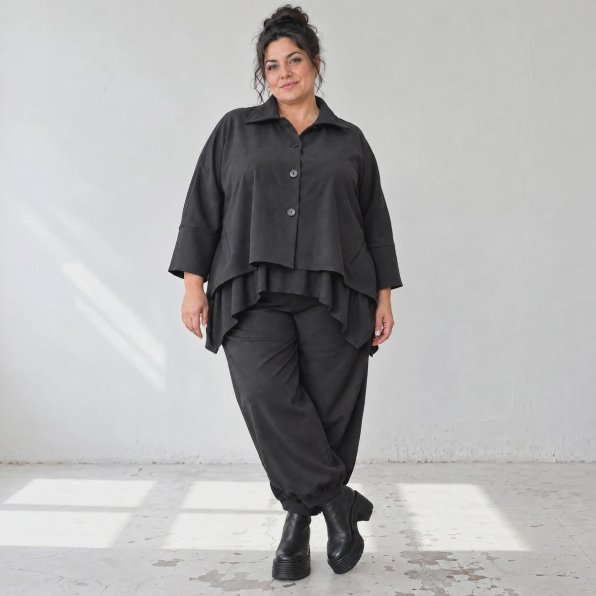 Schwarze Denimballonhose mit Stretch und bequemem Schlupfbund in weiter Passform