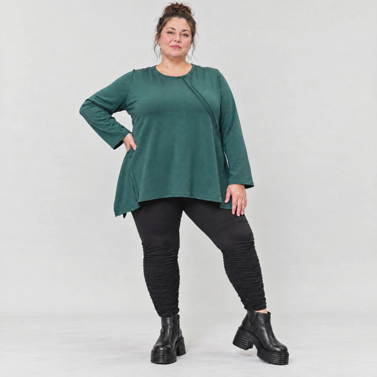 Langarmshirt in Dunkelgrün mit A-Linie und Rundhalsausschnitt aus weichem Stretchjersey