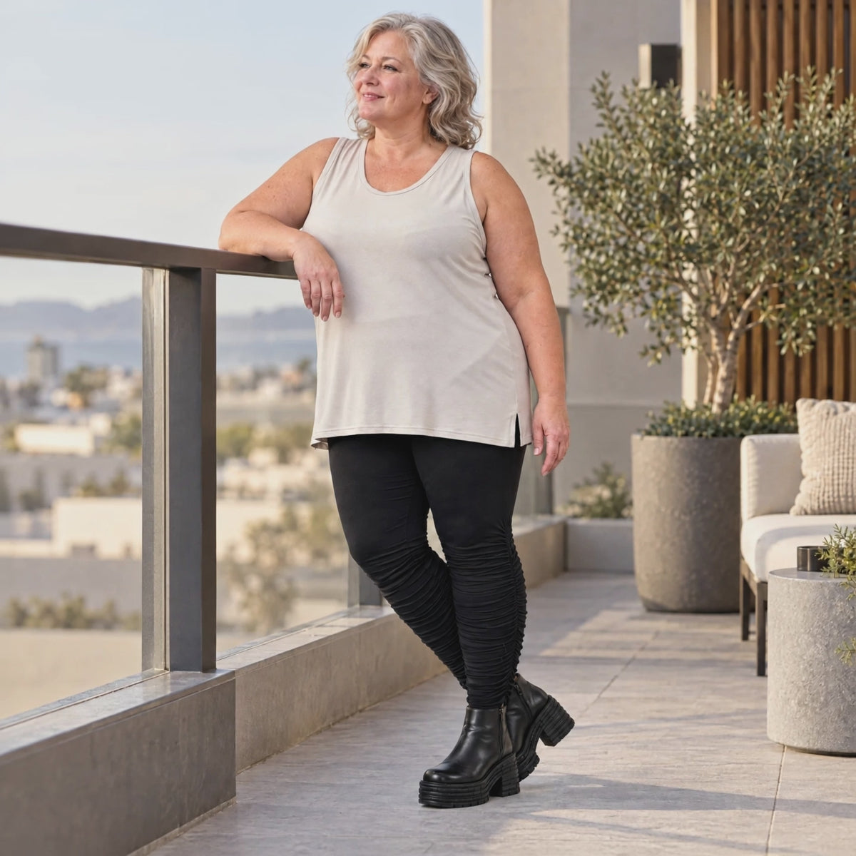 Ärmelloses Basic Top aus weichem Modal mit Stretch in Beige mit seitlichen Schlitzen