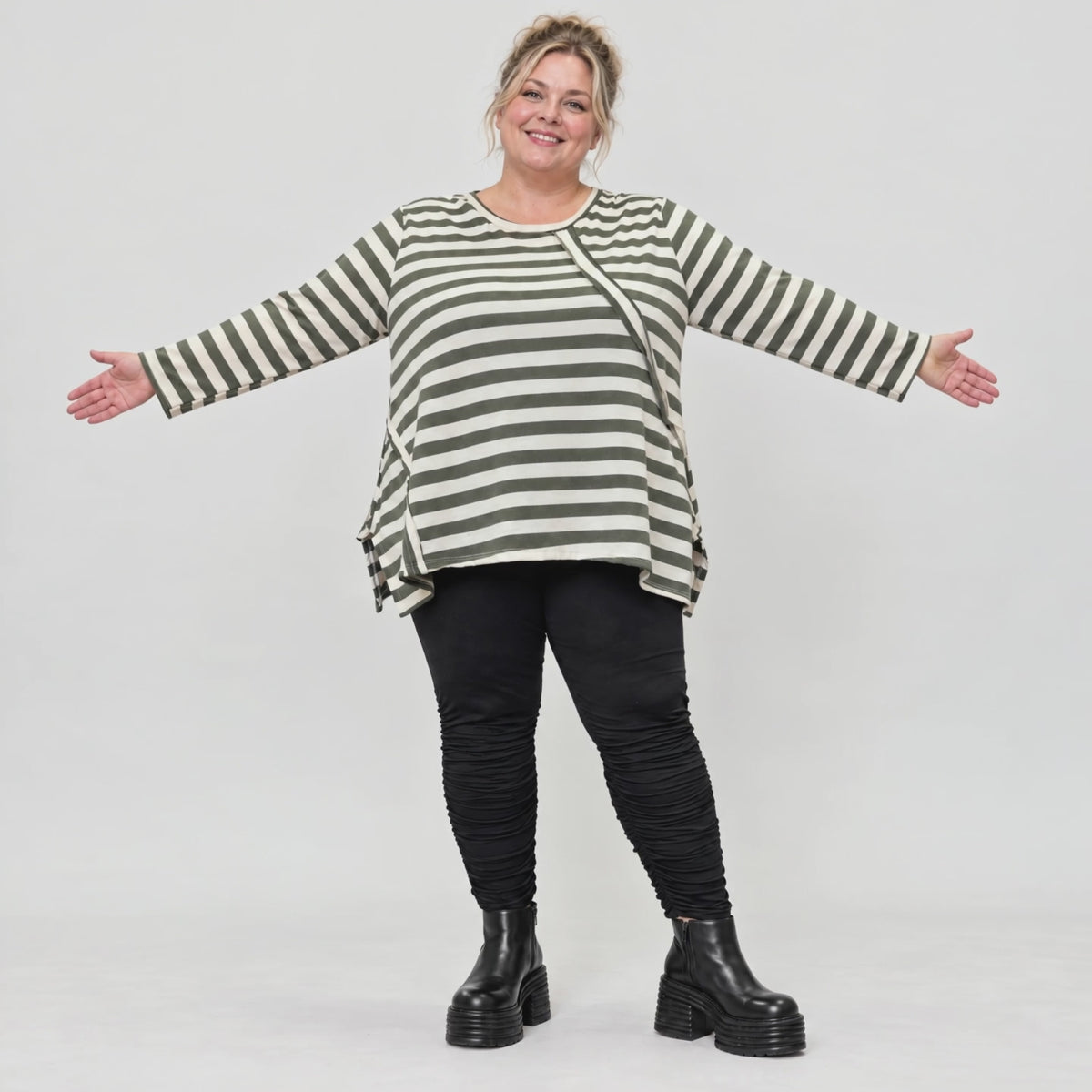 Langarmshirt in Creme/Dunkelgrün mit A-Linie aus warmem Stretchjersey und Faltennahtmuster