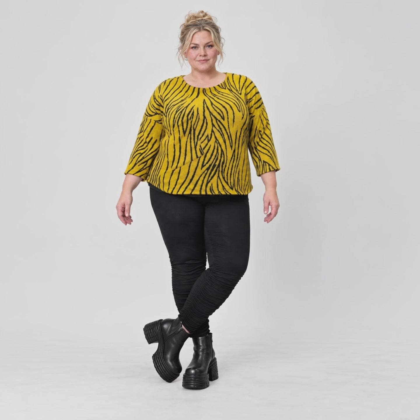 Flauschiges Strickoberteil Gelb/Schwarz mit Rundhalsausschnitt und aufgesetzten Taschen