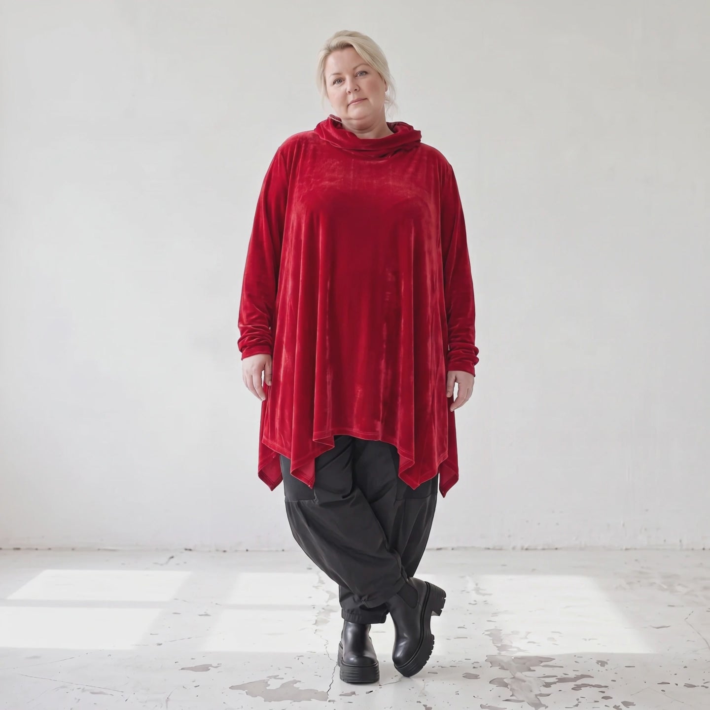 Veloursshirt in kuschelig weicher A-Linie mit Rollkragen und praktischen Seitentaschen