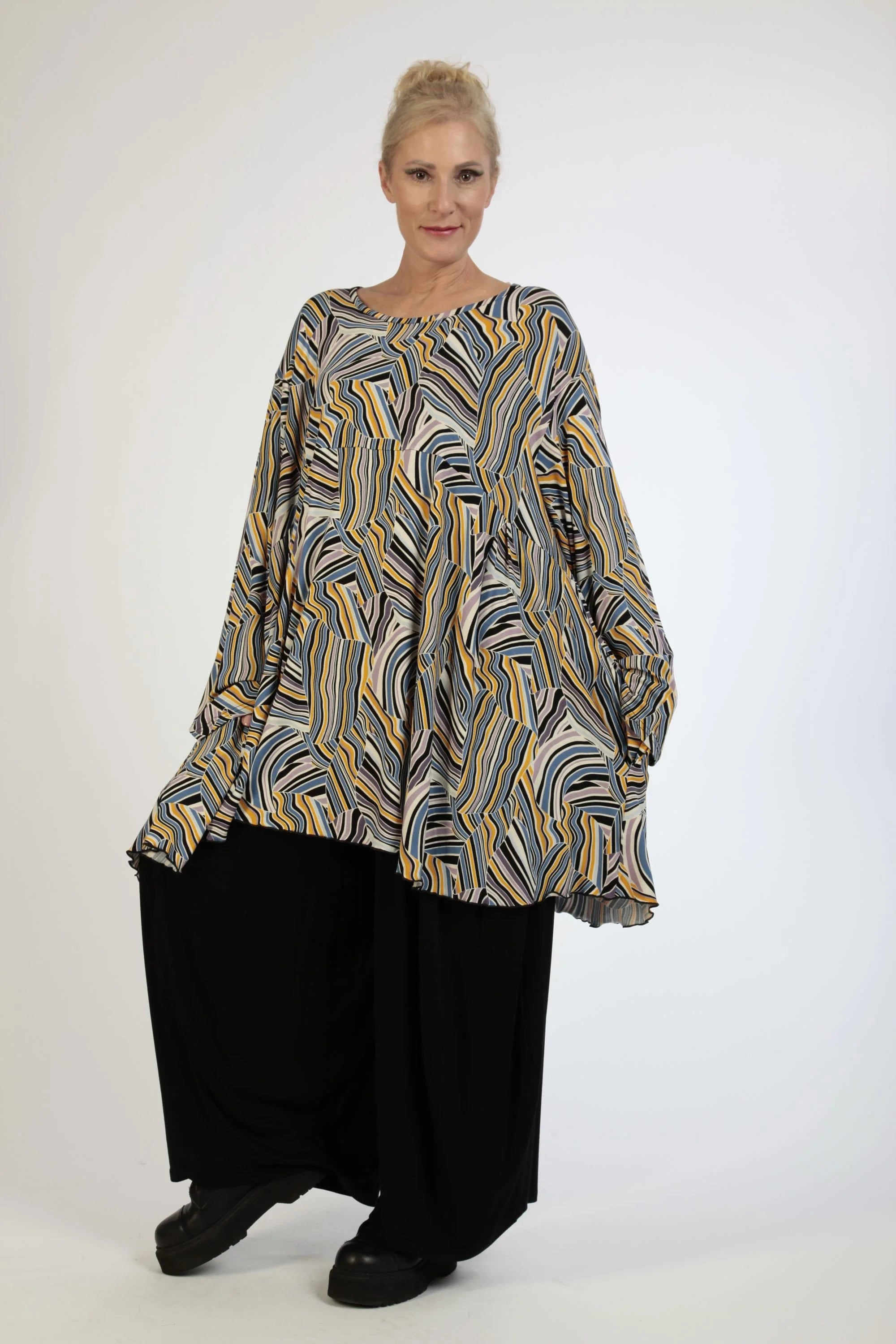  A-Form Bigshirt von AKH Fashion aus Viskose, 1169.06866, Blau-Gelb-Flieder, Grafik, Schick