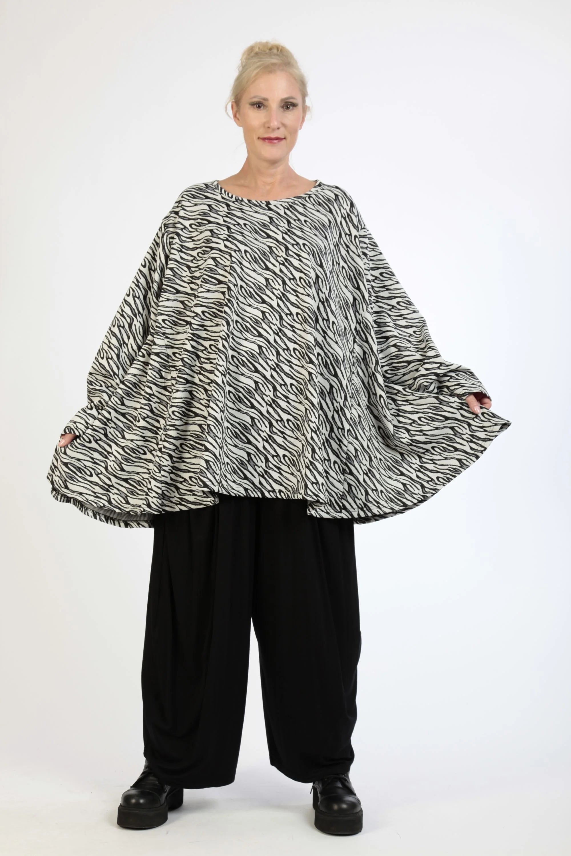  A-Form Bigshirt von AKH Fashion aus Materialmix, 1172.00593, Weiß-Schwarz, Zebra, Schick