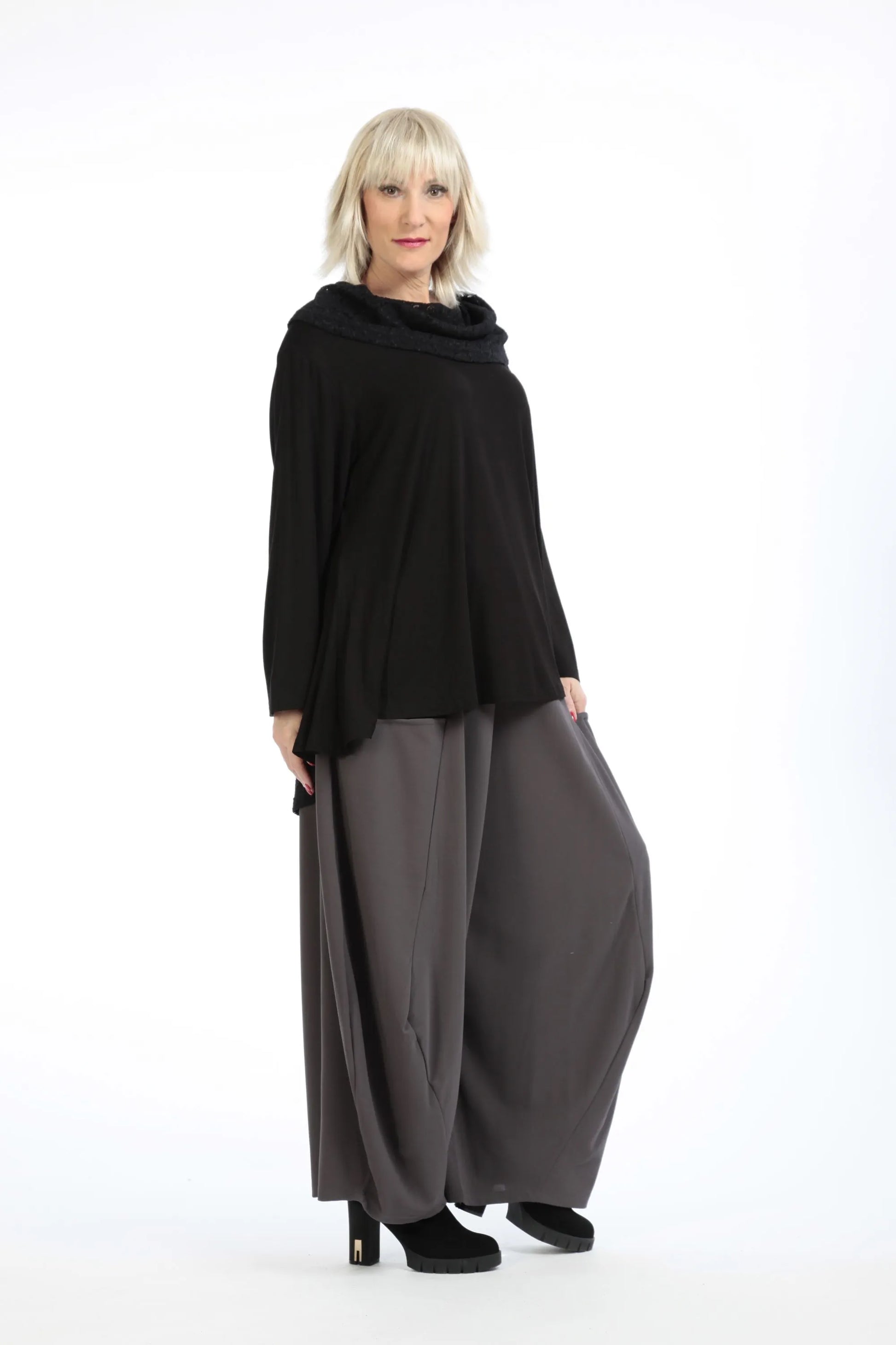  A-Form Shirt mit Rollkragen in elegantem Kiel-Schnitt für einen lässigen, oversized Look