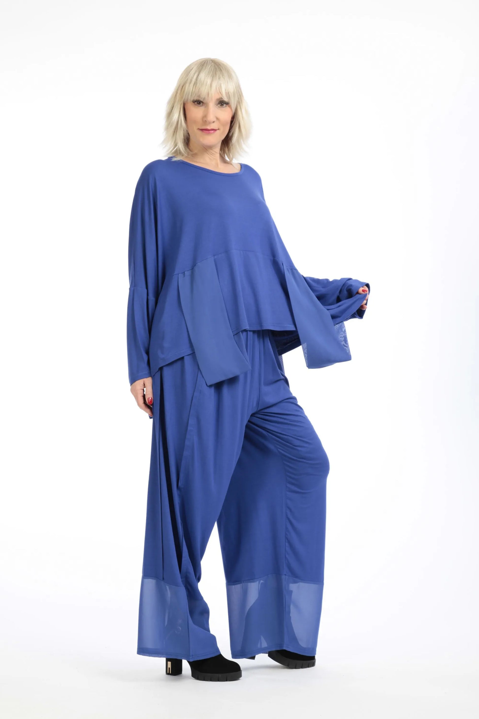  Oversize Langarmshirt aus weichem Viskose-Jersey mit modischen Chiffonstreifen im Lagenlook