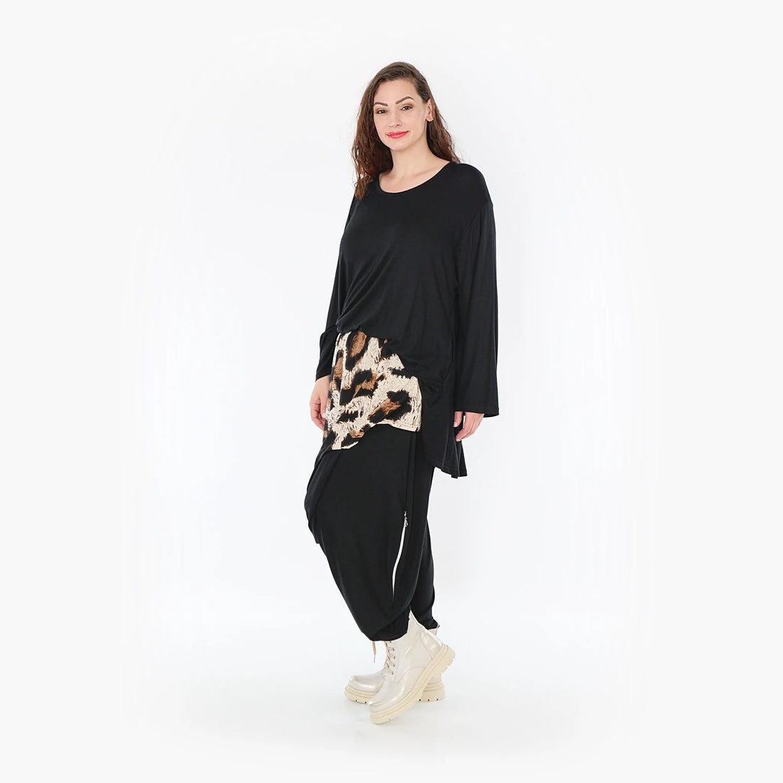  Moderne Haremshose aus weicher Viskose in elegantem Leopardenmuster für Plus Size Mode