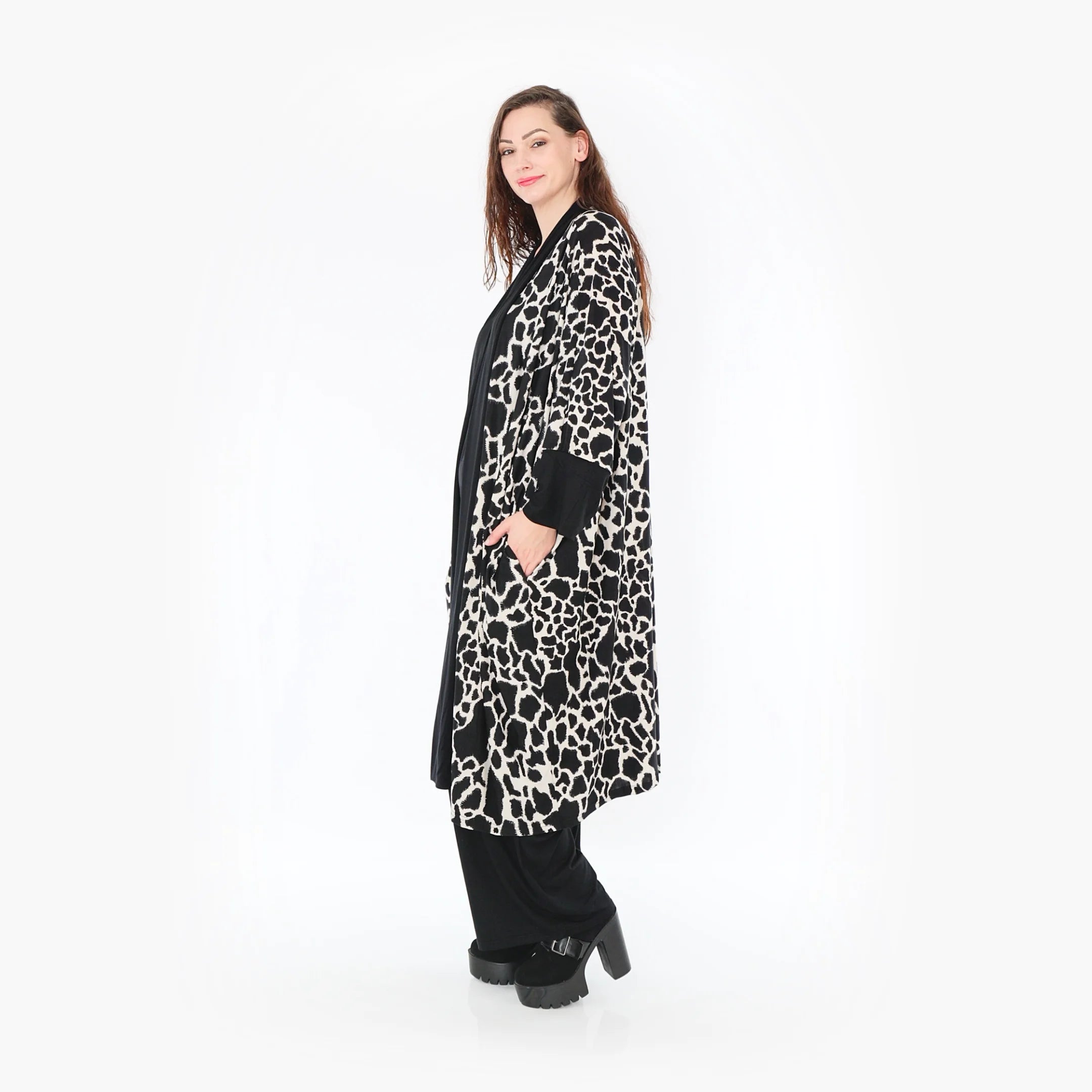  AKH Fashion Jacke in gerader Form, aus Viskose, 1371.06930, Schwarz-Ecru, Leopard, Schick