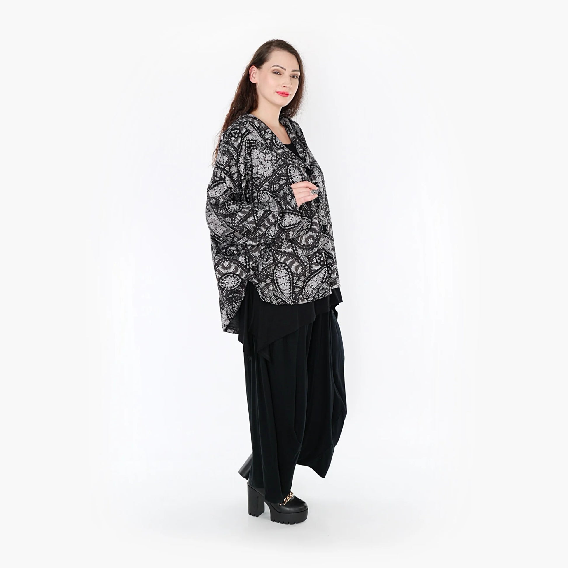  Stilvolles Oversize-Poncho-Cape in elegantem Grau-Schwarz für Lagenlook und Komfort