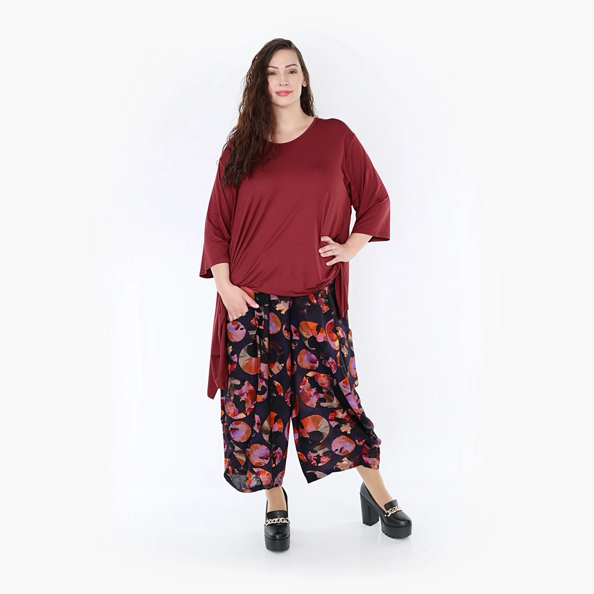  Lässige Ballonhose aus leichtem Viskose-Chiffon mit buntem Punktemuster für Plus Size Fashion