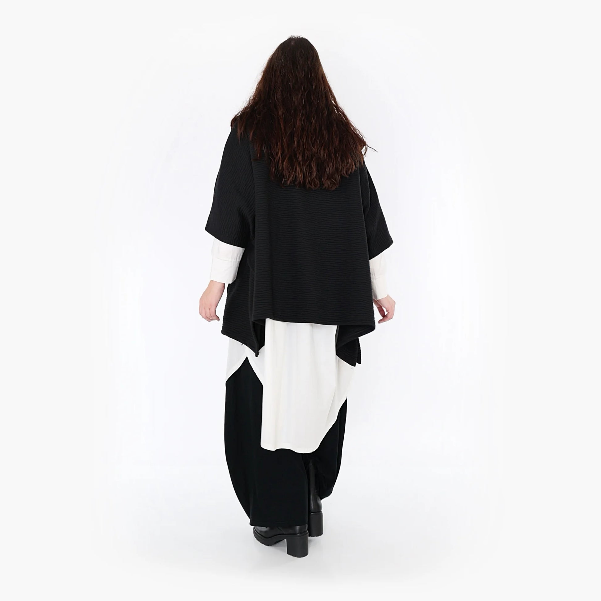  Poncho von AKH Fashion aus Materialmix in kastiger Form, 1347.06884, Schwarz, Ausgefallen