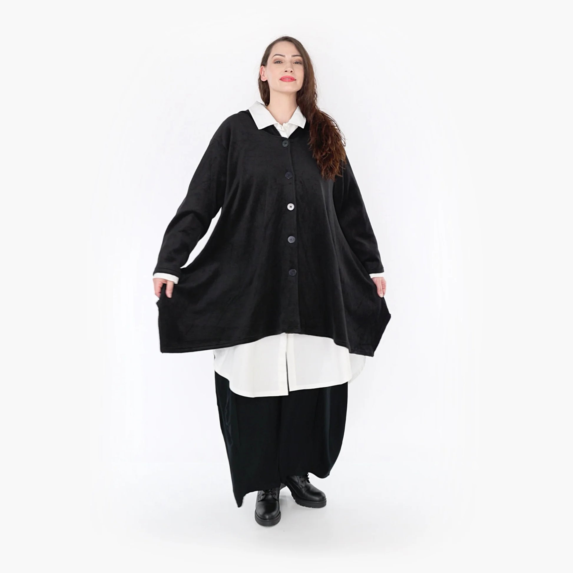  Oversized A-Form Jacke in Schwarz aus hochwertigem Fleece mit Kapuze und praktischen Taschen