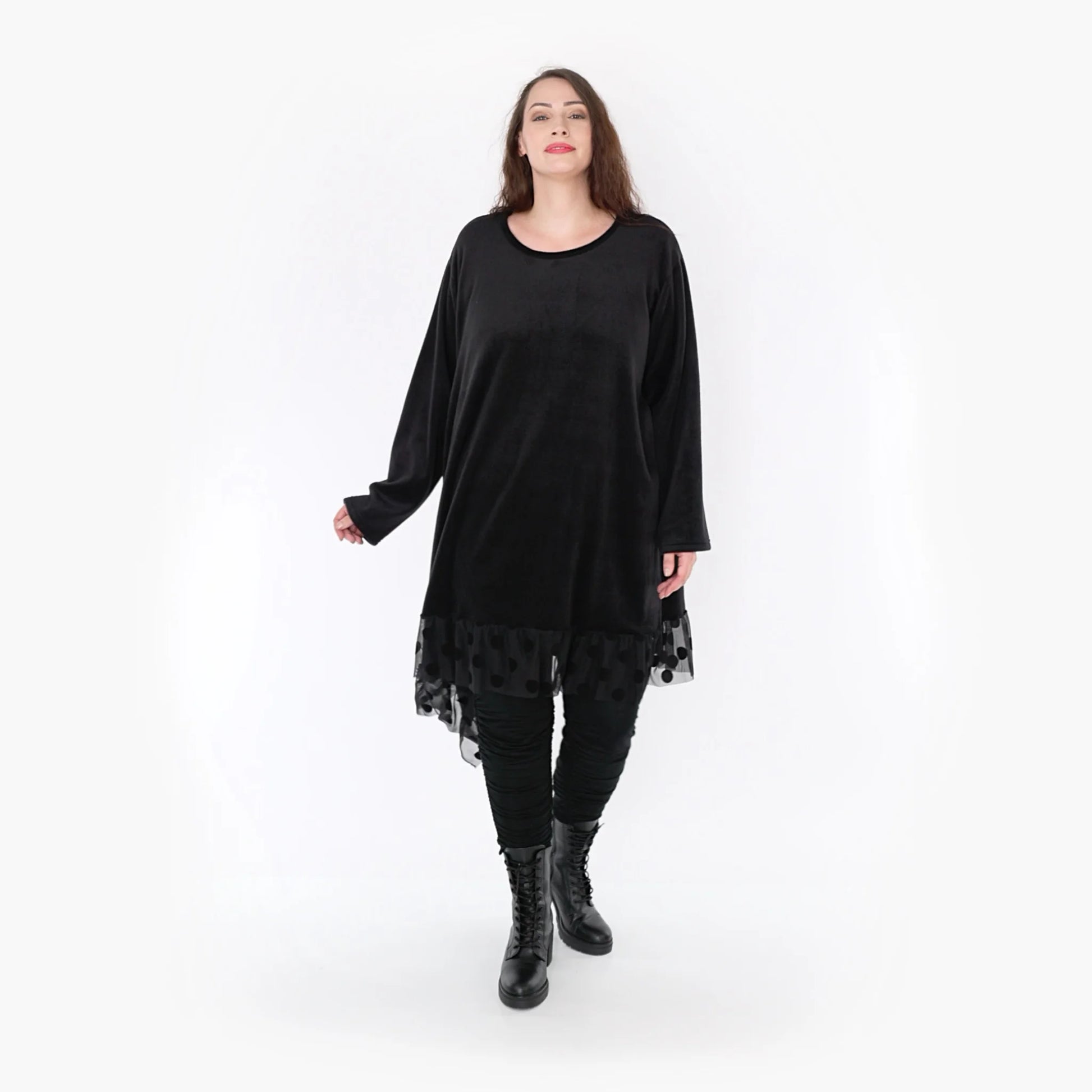  Asymmetrisches Plus-Size Kleid aus warmem Fleece mit Punkten-Tüll-Applikation und Rundhalsausschnitt