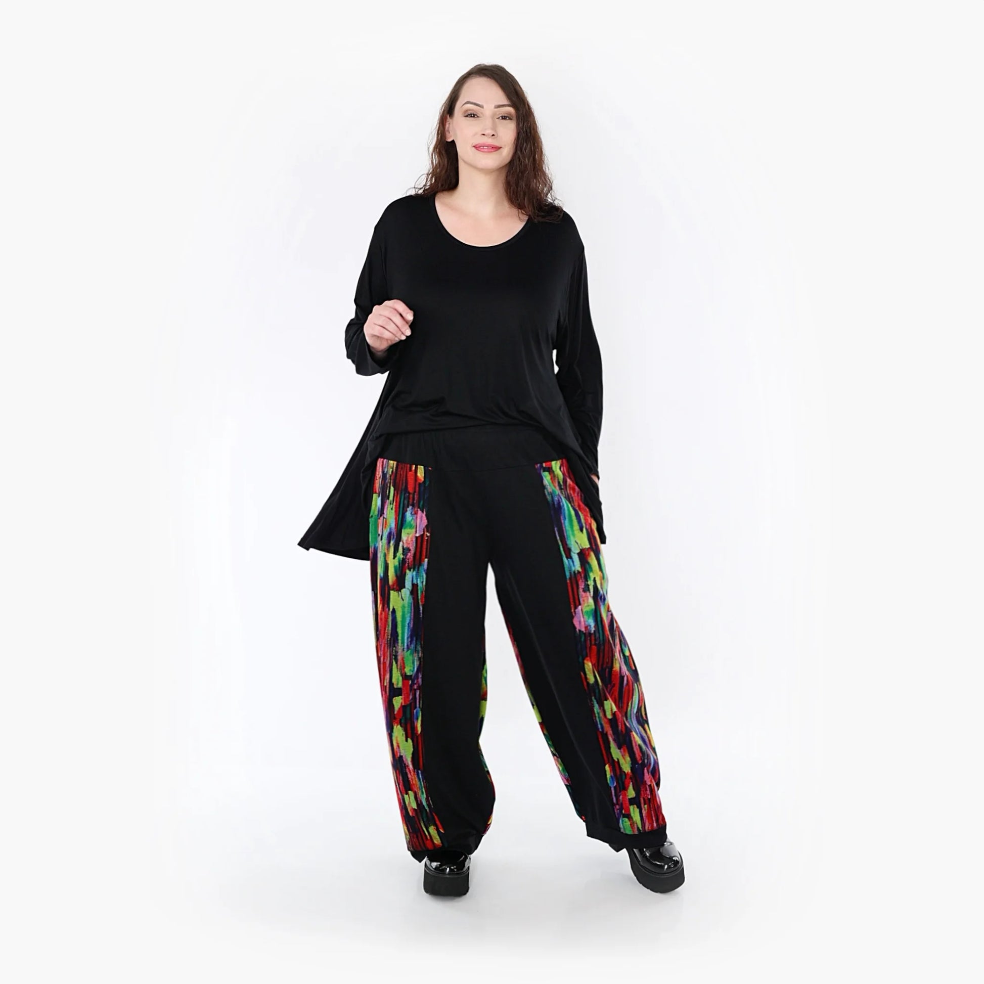  Ballonhose mit Pinselstrich-Muster in Schwarz-Multi aus weichem Viskose-Jersey für entspannten Look