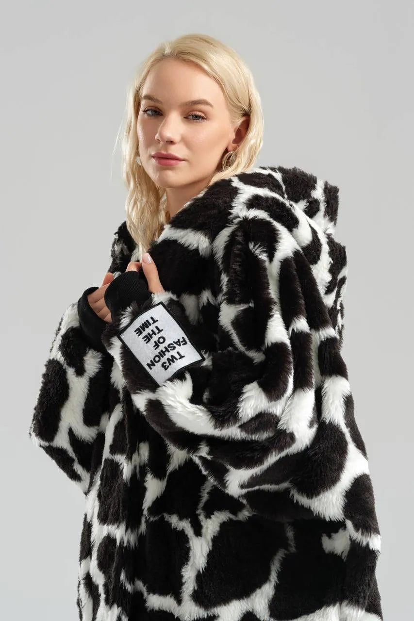  TW3 Mantel in Vokuhila-Form, aus Polyamid, 1022, Cow Print, Kuschelig, Ausgefallen