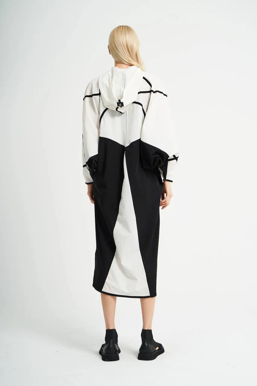  Oversize Kleid von TW3, aus luftigem Krepp, 460, Schwarz/Weiß, Streifen, mit Kapuze