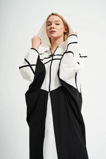  Oversize Kleid von TW3, aus luftigem Krepp, 460, Schwarz/Weiß, Streifen, mit Kapuze