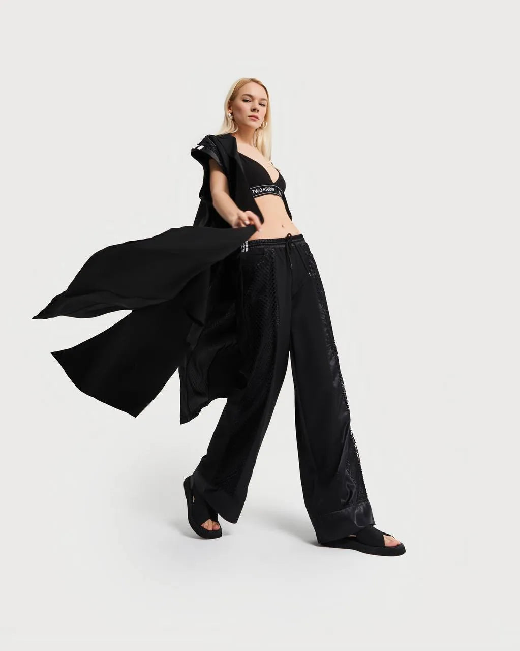  A-Form Weste von TW3 aus Polyamid, 502, Schwarz, Schick, Modern, Ausgefallen