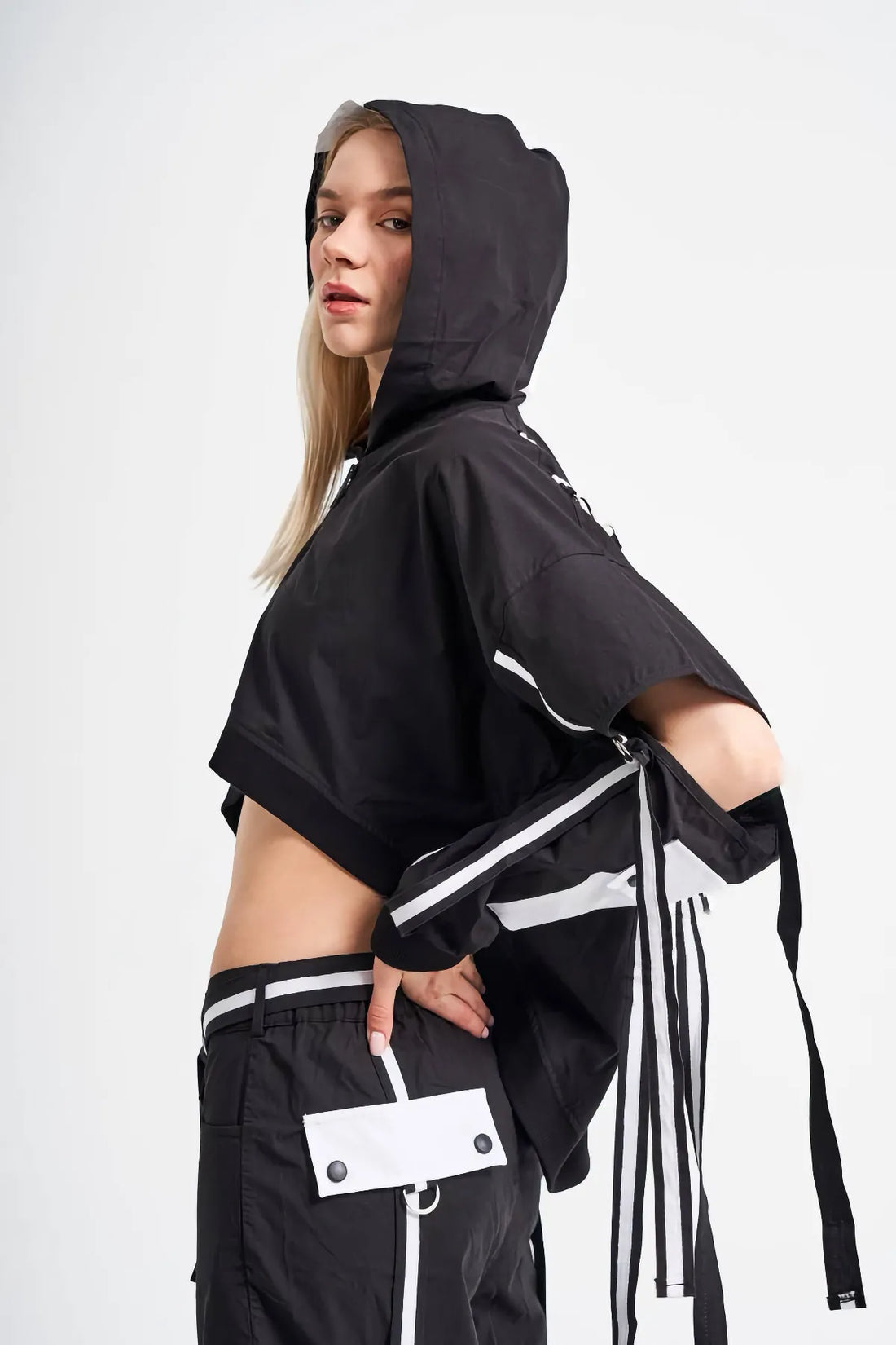  TW3 Jacke in Vokuhila-Form, aus Polyamid, 724, Schwarz, Schick, Modern, Ausgefallen