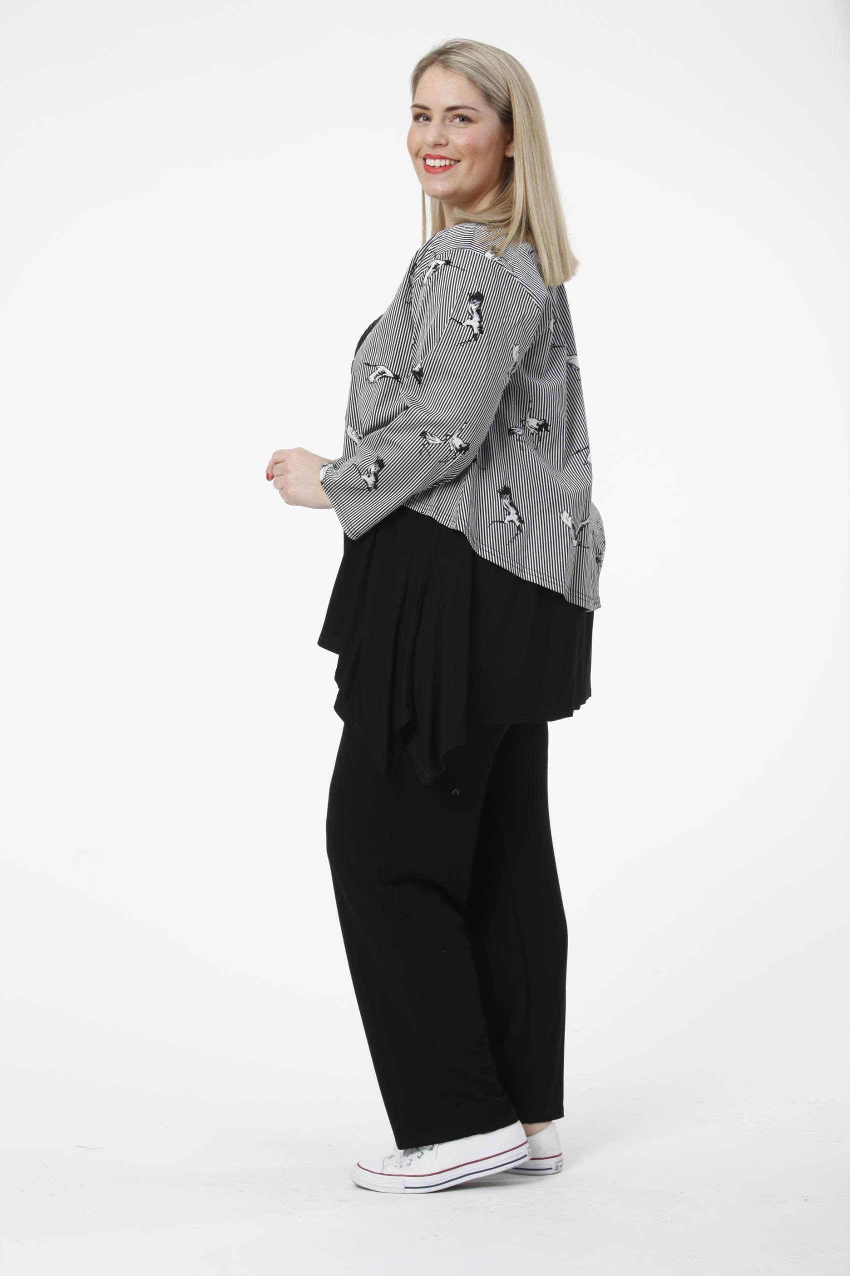  AKH Fashion Jacke in gerundeter Form, aus Baumwolle, 0453.06073, Schwarz-Weiß, Streifen