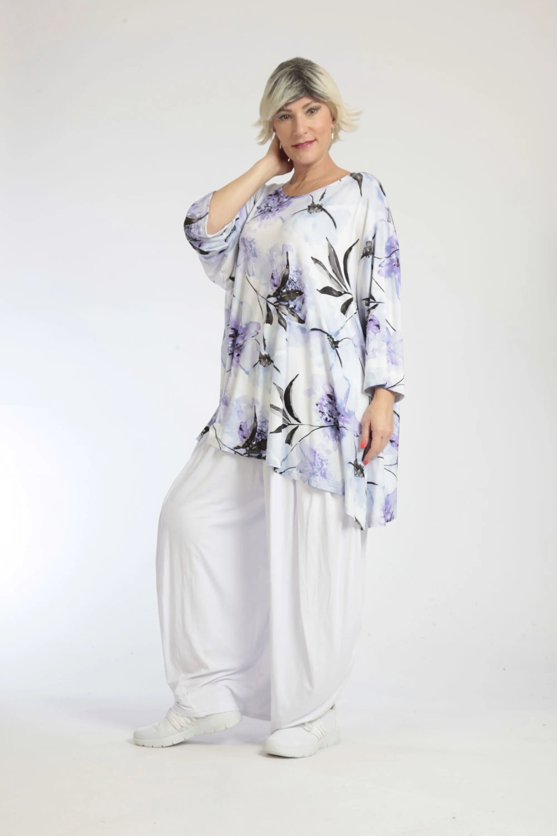  A-Form Bigshirt von AKH Fashion aus Viskose, 1042.00593, Weiß-Flieder, Blumen, Ausgefallen