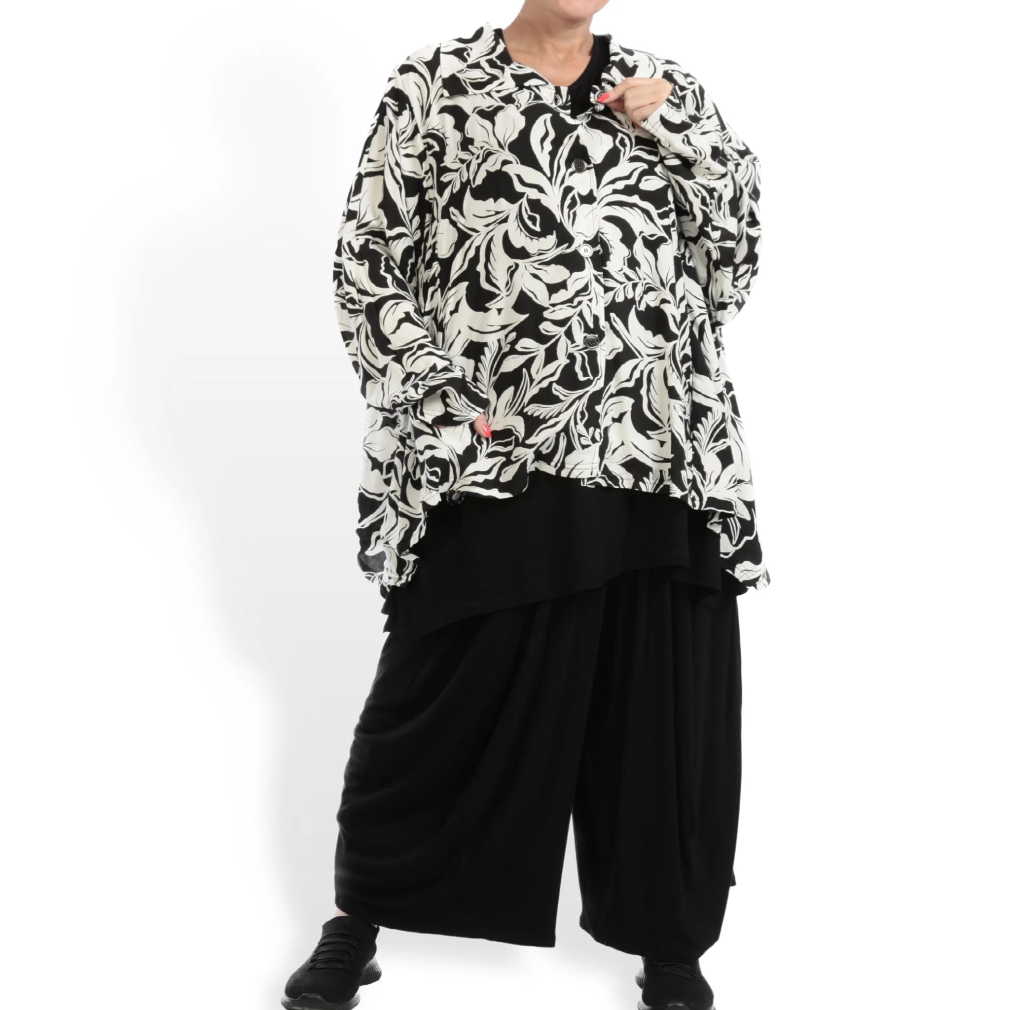  AKH Fashion Jacke in gerader Form, aus Viskose, 1112.02222, Weiß-Schwarz, Blumen, Schick