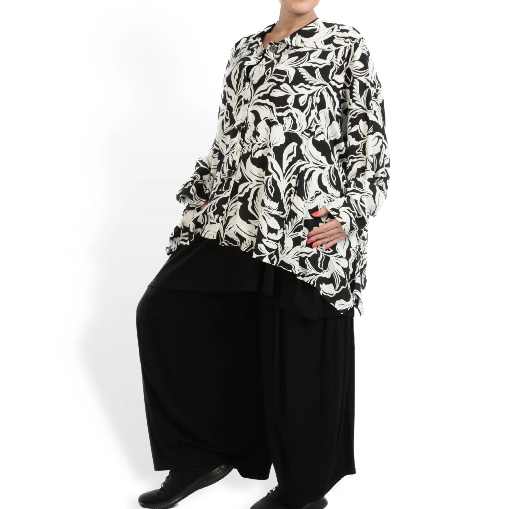  AKH Fashion Jacke in gerader Form, aus Viskose, 1112.02222, Weiß-Schwarz, Blumen, Schick