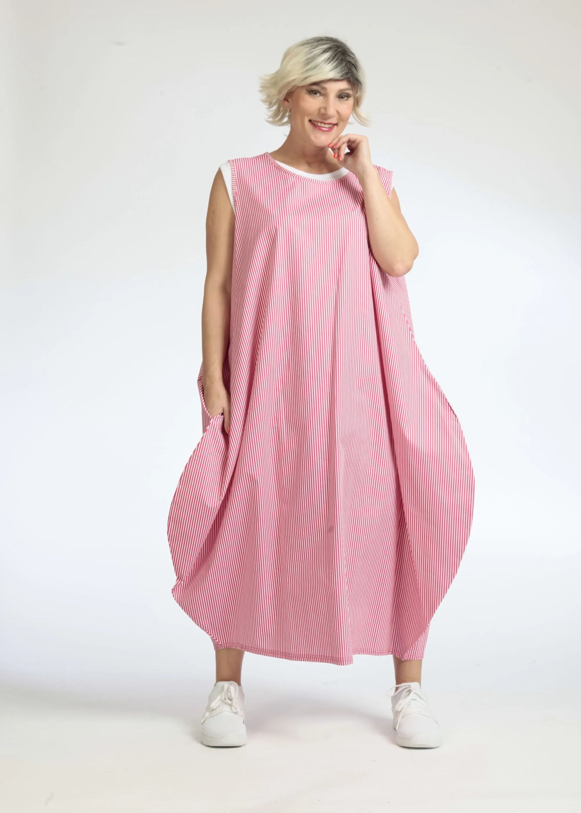  Luftiges Ballonkleid in pink-weiß gestreift mit praktischen Taschen und lässigem Chic für Plus Size