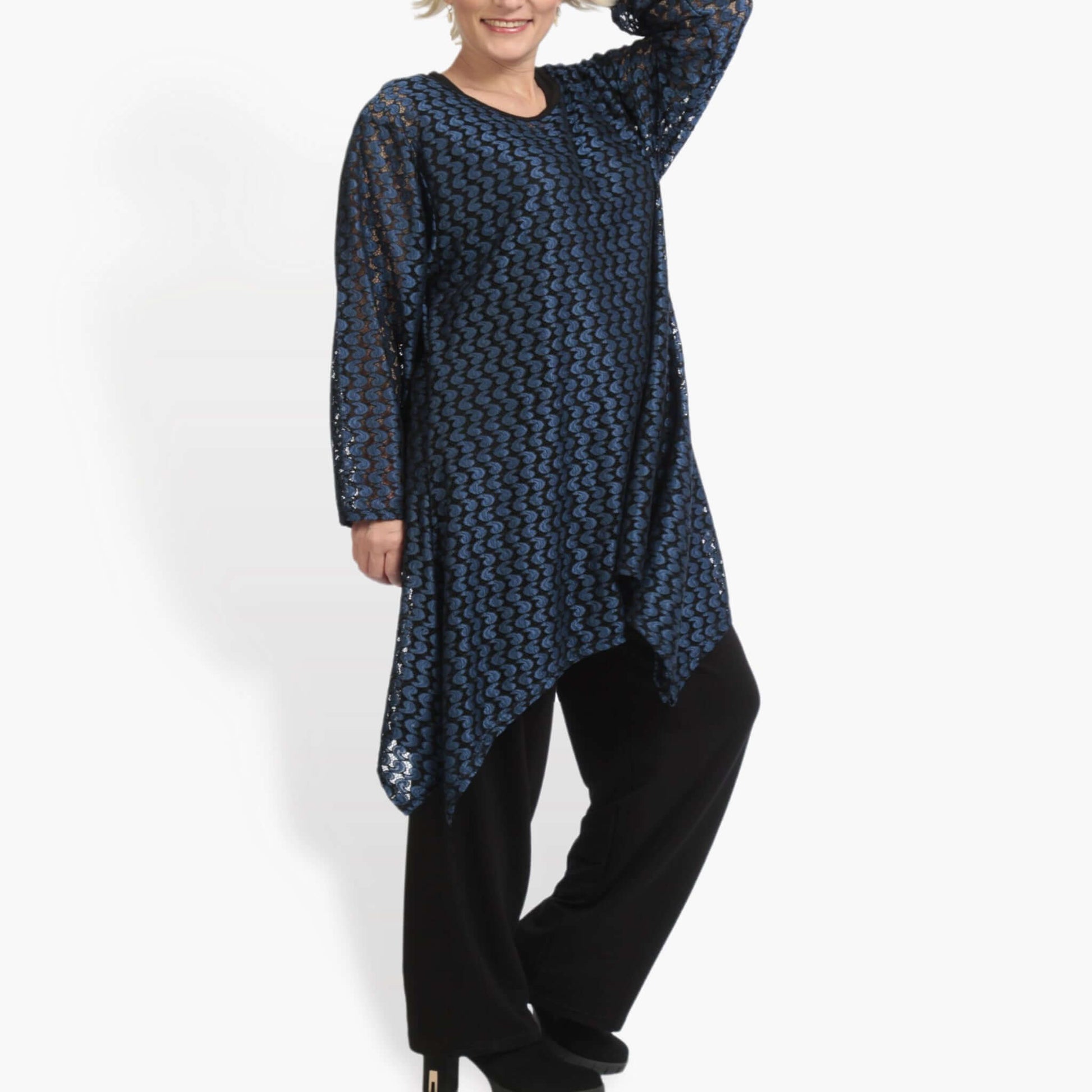  A-Form Shirt von AKH Fashion aus Viskose, 0879.06652, Schwarz-Royalblau, Schick, Modern