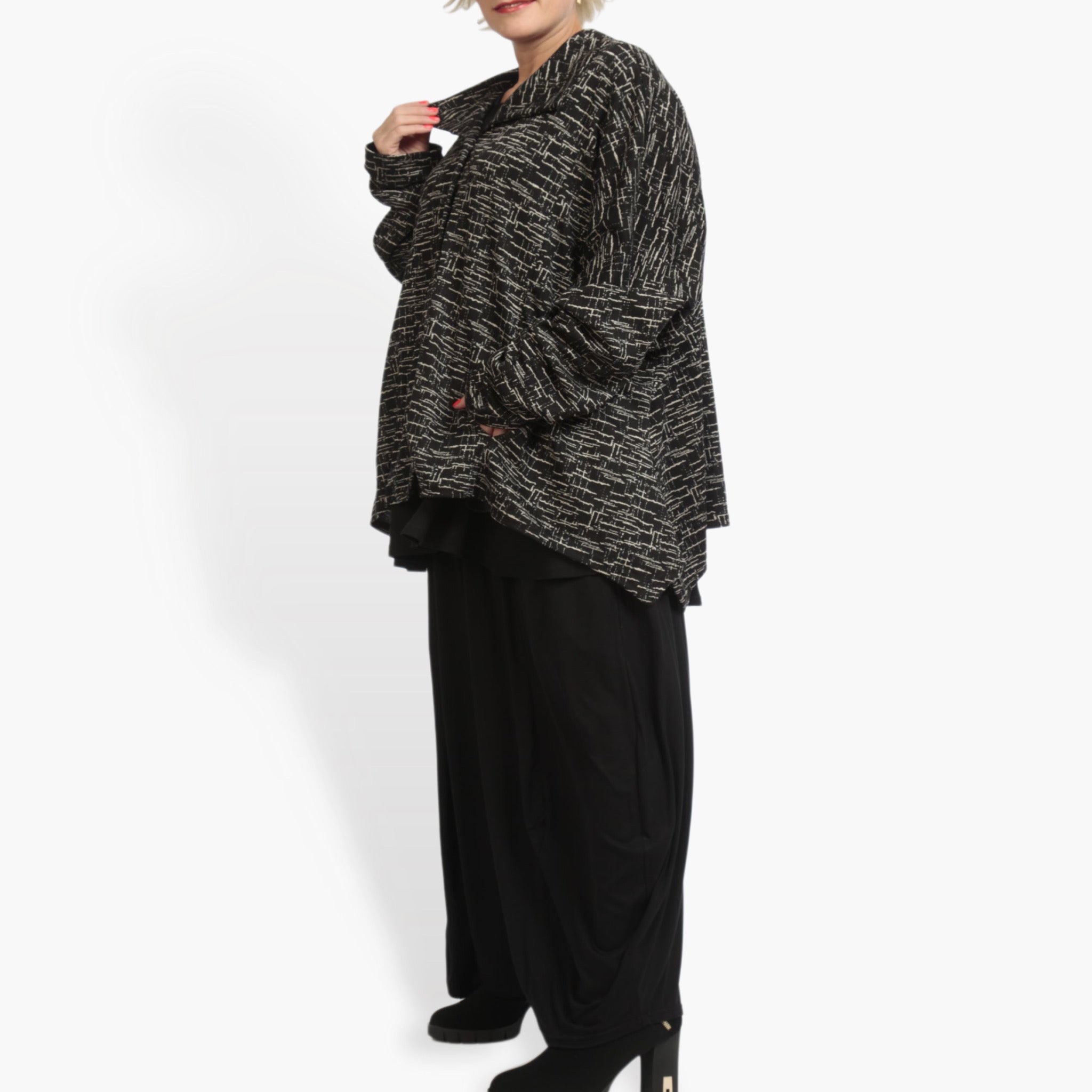  A-Form Jacke von AKH Fashion aus Materialmix, 0926.02222, Schwarz-Ekru, Grafik, Schick