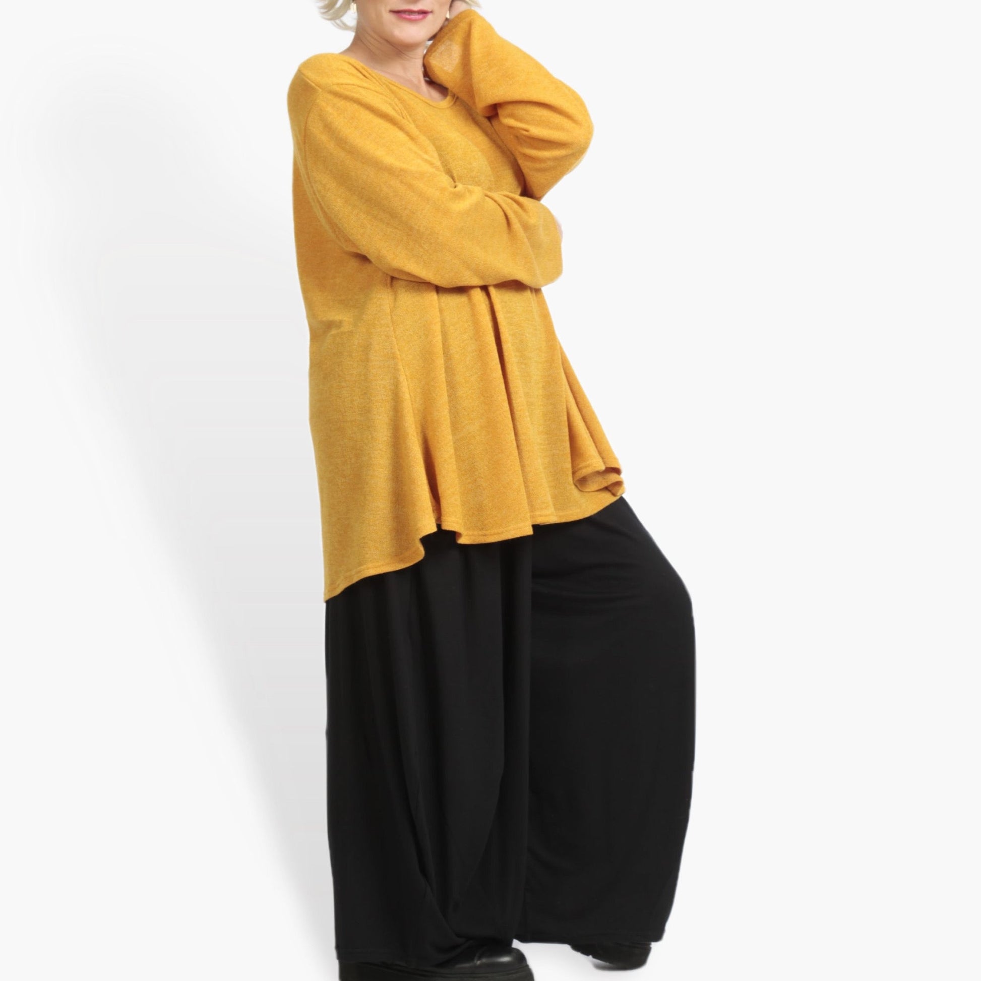  Trendiges Shirt im Glocken-Schnitt aus feinem Viskose-Polyester-Mix in unifarbenem Senfton für Plus Size