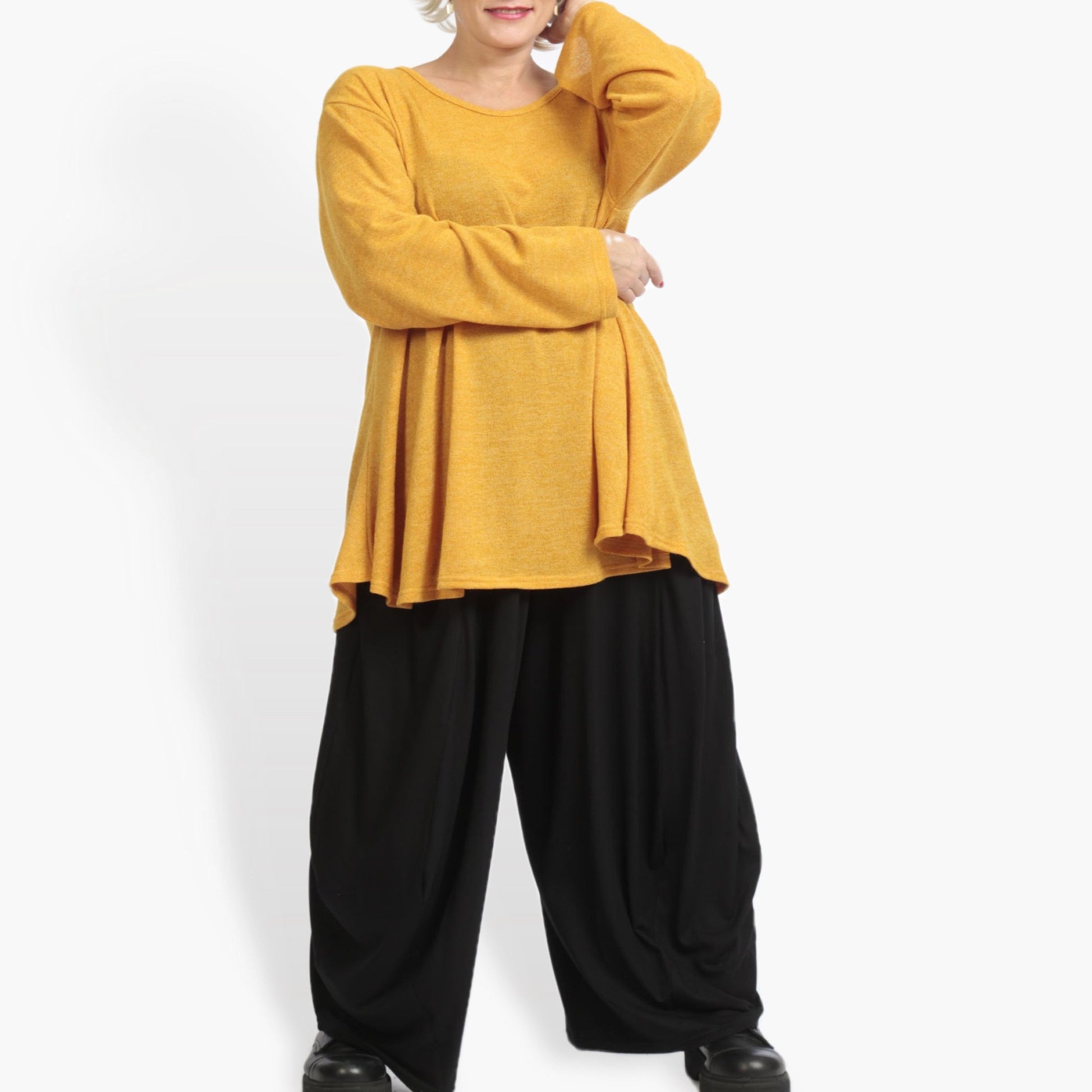  Trendiges Shirt im Glocken-Schnitt aus feinem Viskose-Polyester-Mix in unifarbenem Senfton für Plus Size